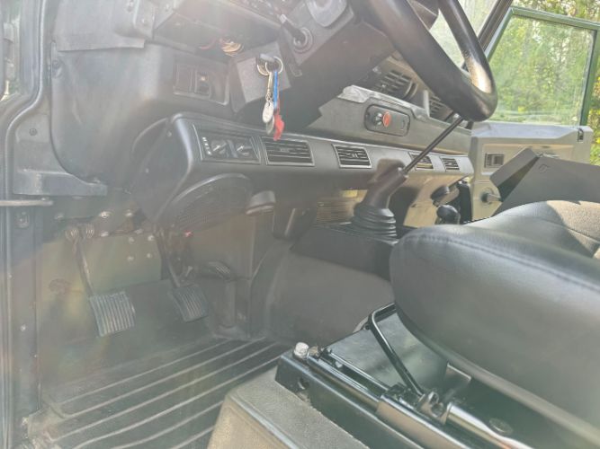 Land-rover-Defender-110-1984-22
