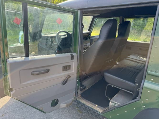 Land-rover-Defender-110-1984-23