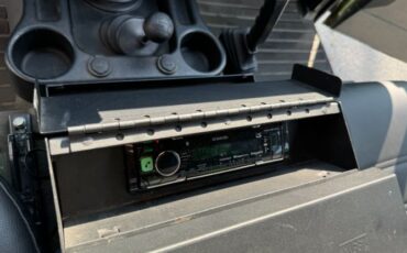 Land-rover-Defender-110-1984-24