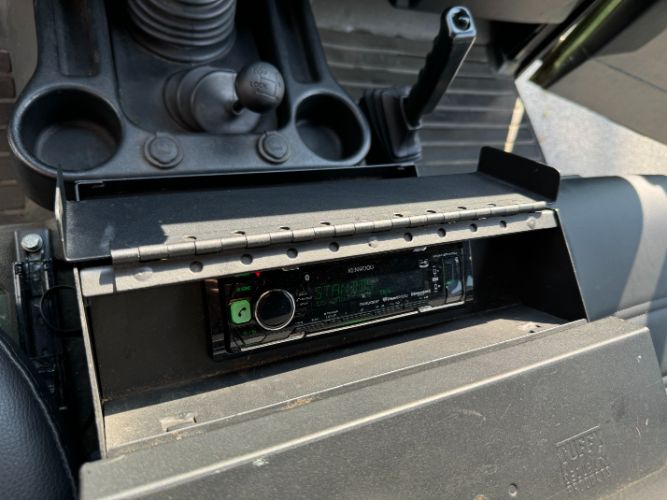 Land-rover-Defender-110-1984-24