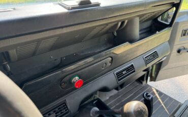 Land-rover-Defender-110-1984-25