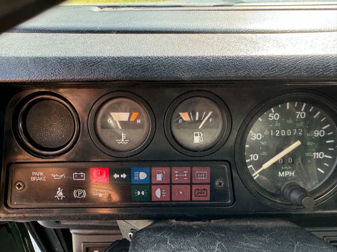 Land-rover-Defender-110-1984-27