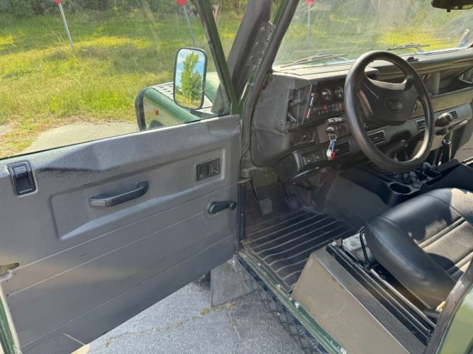 Land-rover-Defender-110-1984-28