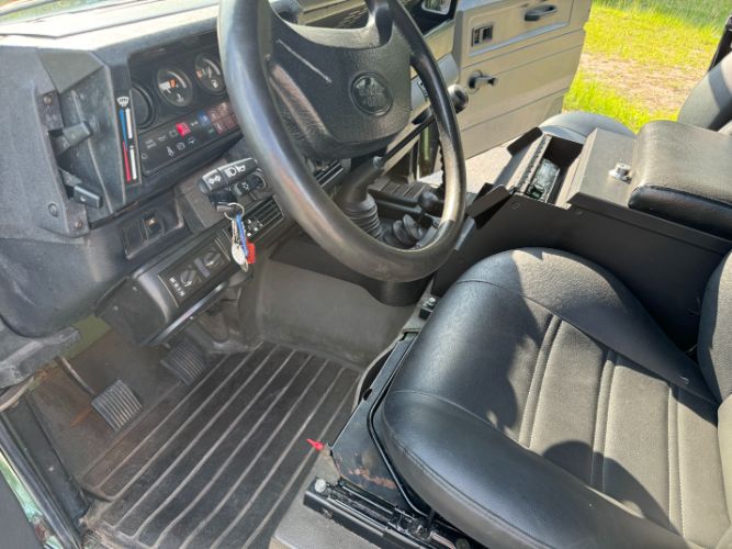 Land-rover-Defender-110-1984-29