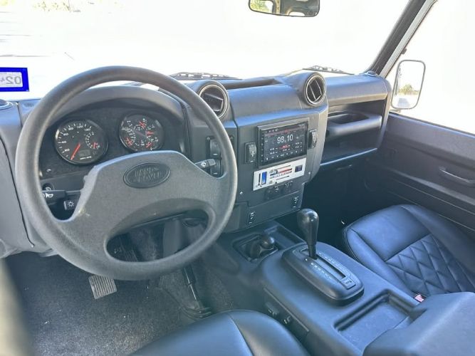 Land-rover-Defender-110-1990-1