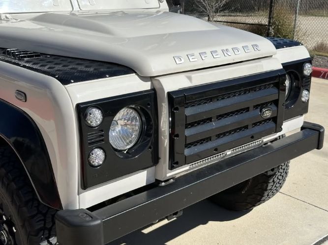 Land-rover-Defender-110-1990-13