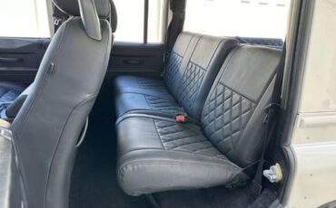Land-rover-Defender-110-1990-17