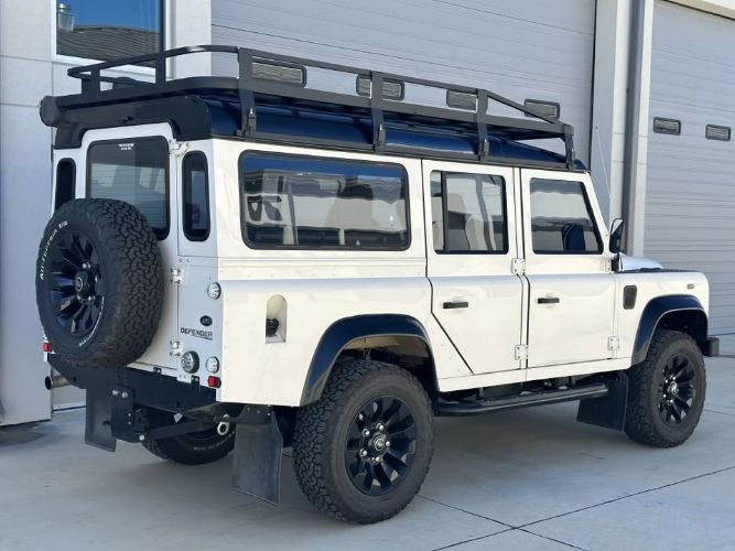 Land-rover-Defender-110-1990-3