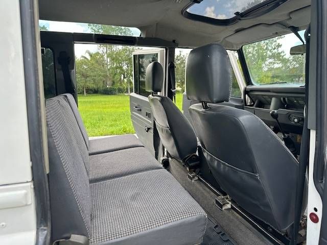 Land-rover-Defender-110-1992-White-10
