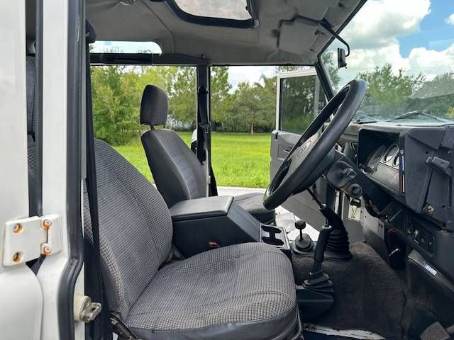 Land-rover-Defender-110-1992-White-11