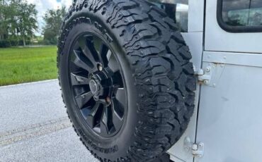 Land-rover-Defender-110-1992-White-12