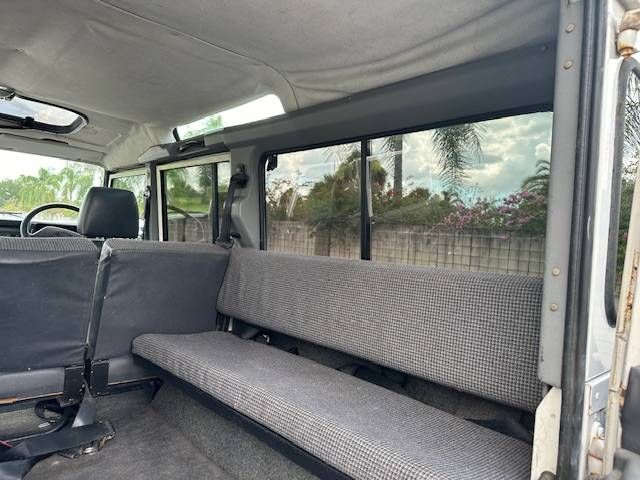 Land-rover-Defender-110-1992-White-14