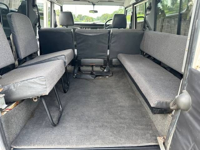 Land-rover-Defender-110-1992-White-15