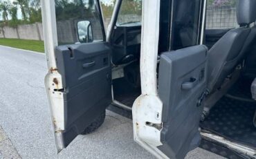 Land-rover-Defender-110-1992-White-16