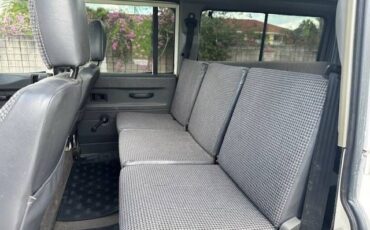Land-rover-Defender-110-1992-White-17