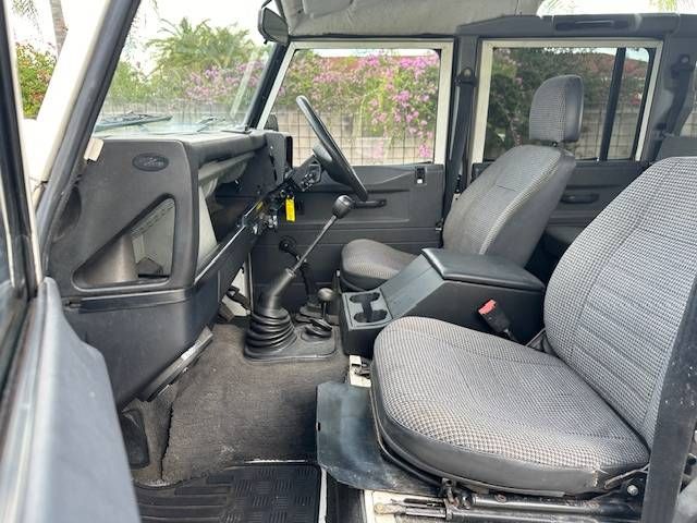 Land-rover-Defender-110-1992-White-18