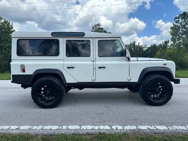 Land-rover-Defender-110-1992-White-21
