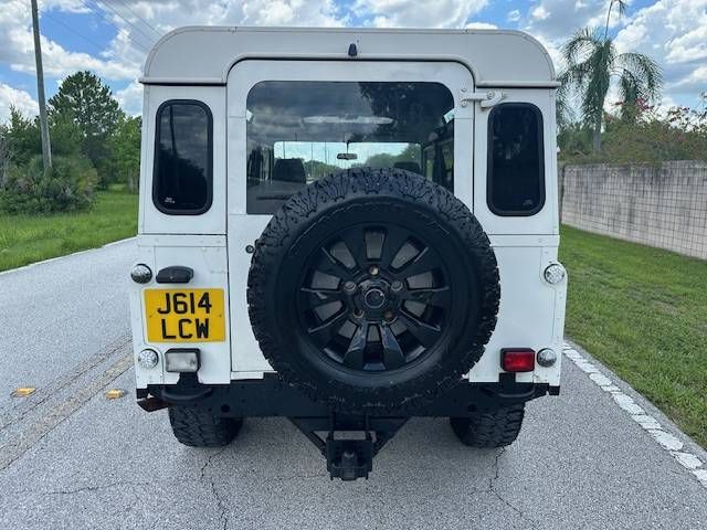 Land-rover-Defender-110-1992-White-22