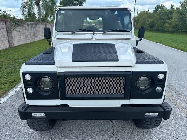 Land-rover-Defender-110-1992-White-23