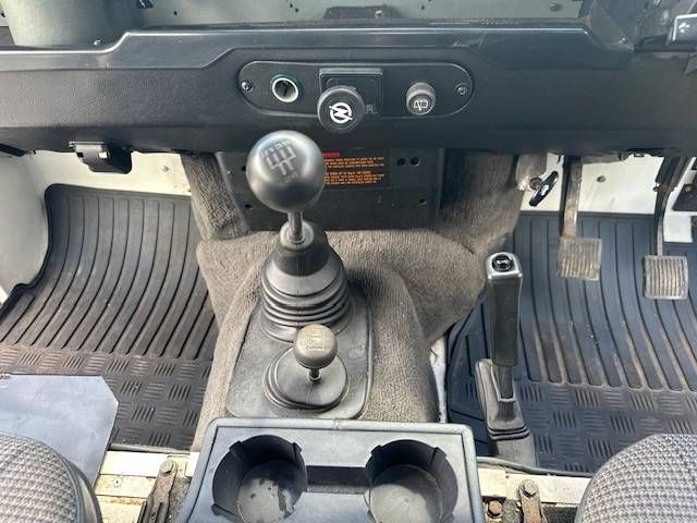 Land-rover-Defender-110-1992-White-3