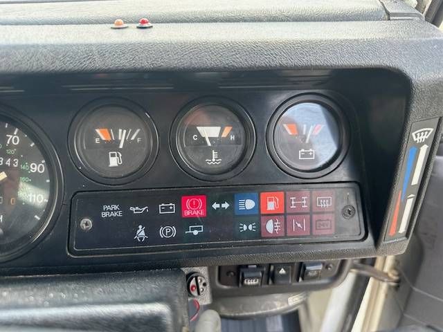 Land-rover-Defender-110-1992-White-4