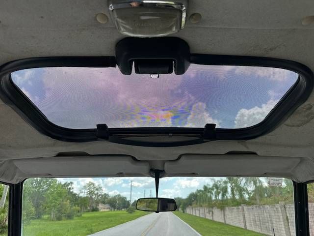 Land-rover-Defender-110-1992-White-6