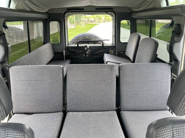 Land-rover-Defender-110-1992-White-7