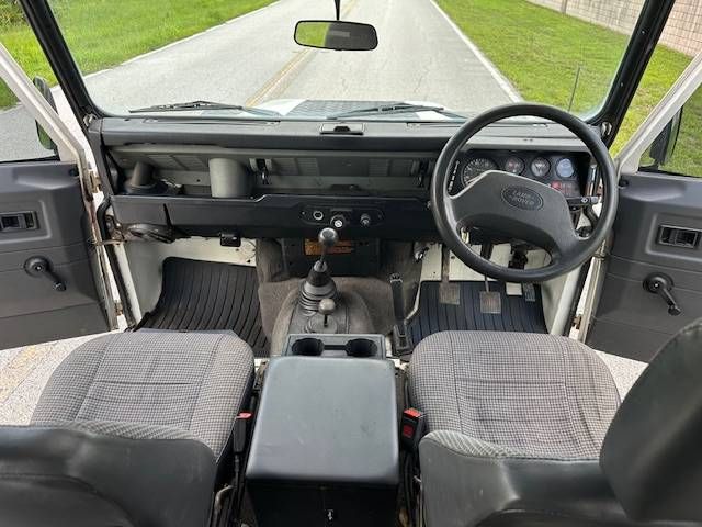 Land-rover-Defender-110-1992-White-8
