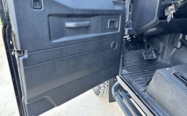 Land-rover-Defender-110-1993-Santorini-Black-Black-Leather-1