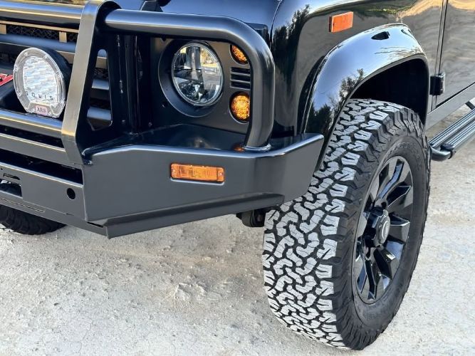 Land-rover-Defender-110-1993-Santorini-Black-Black-Leather-11
