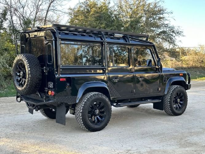 Land-rover-Defender-110-1993-Santorini-Black-Black-Leather-16