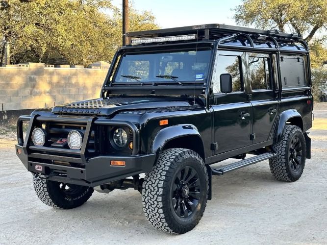 Land-rover-Defender-110-1993-Santorini-Black-Black-Leather-17
