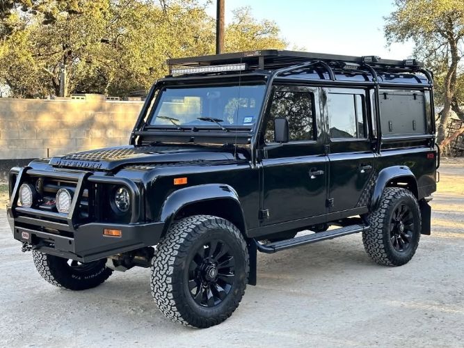 Land-rover-Defender-110-1993-Santorini-Black-Black-Leather-18