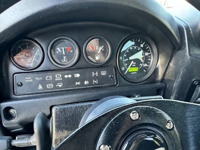 Land-rover-Defender-110-1993-Santorini-Black-Black-Leather-3