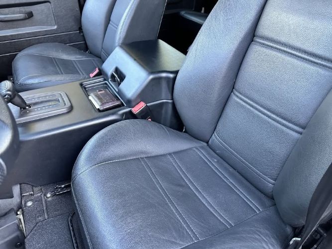 Land-rover-Defender-110-1993-Santorini-Black-Black-Leather-5