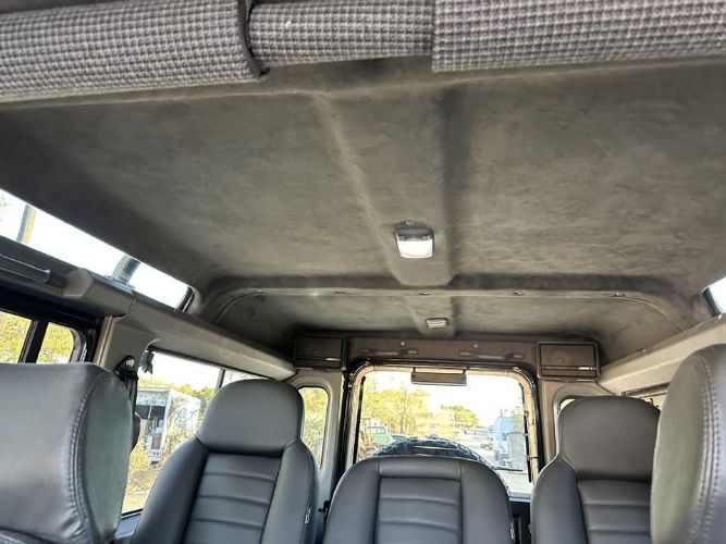 Land-rover-Defender-110-1993-Santorini-Black-Black-Leather-7