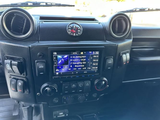 Land-rover-Defender-110-1993-Santorini-Black-Black-Leather-8