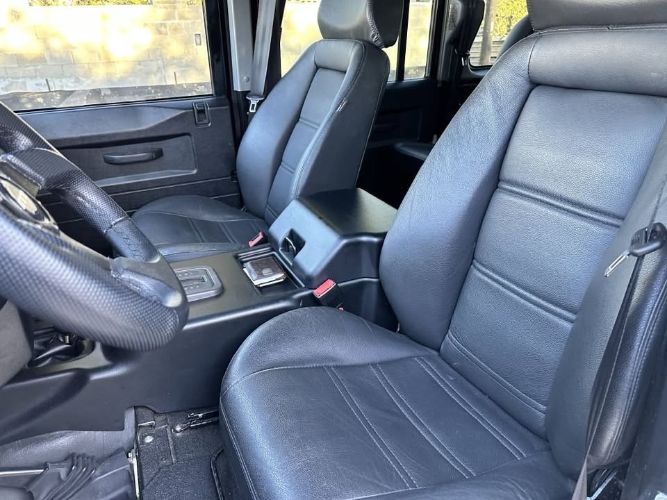 Land-rover-Defender-110-1993-Santorini-Black-Black-Leather-9