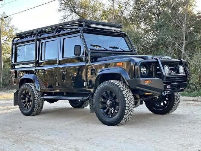 Land-rover-Defender-110-1993-Santorini-Black-Black-Leather