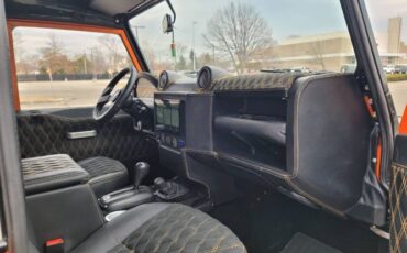 Land-rover-Defender-1985-Orange-1