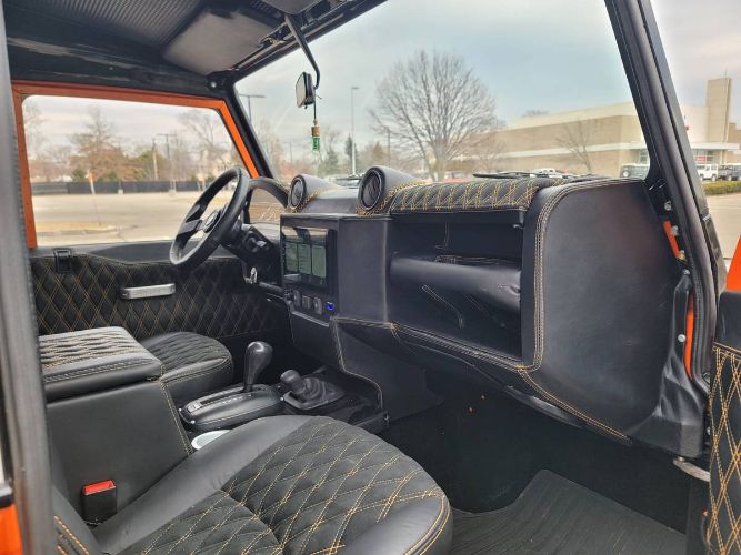 Land-rover-Defender-1985-Orange-1