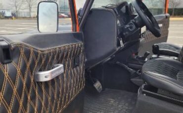 Land-rover-Defender-1985-Orange