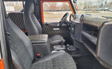 Land-rover-Defender-1985-Orange-7