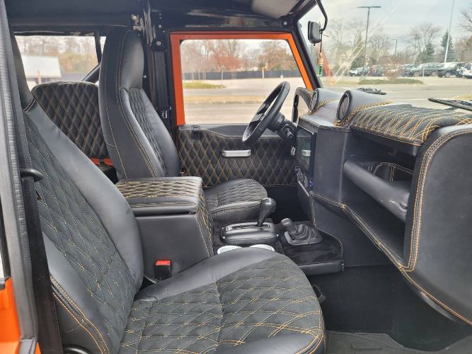 Land-rover-Defender-1985-Orange-7