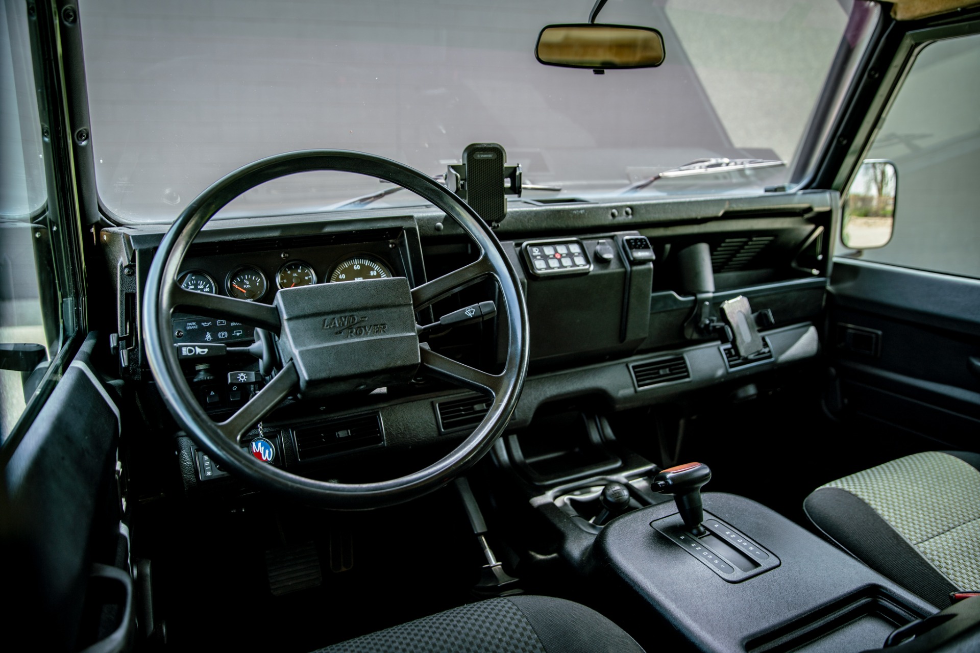 Land-rover-Defender-1986-Green-Black-11