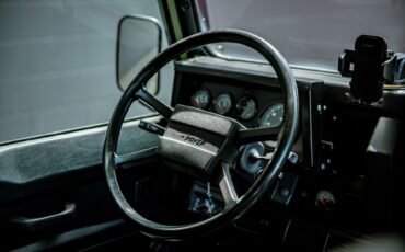 Land-rover-Defender-1986-Green-Black-12