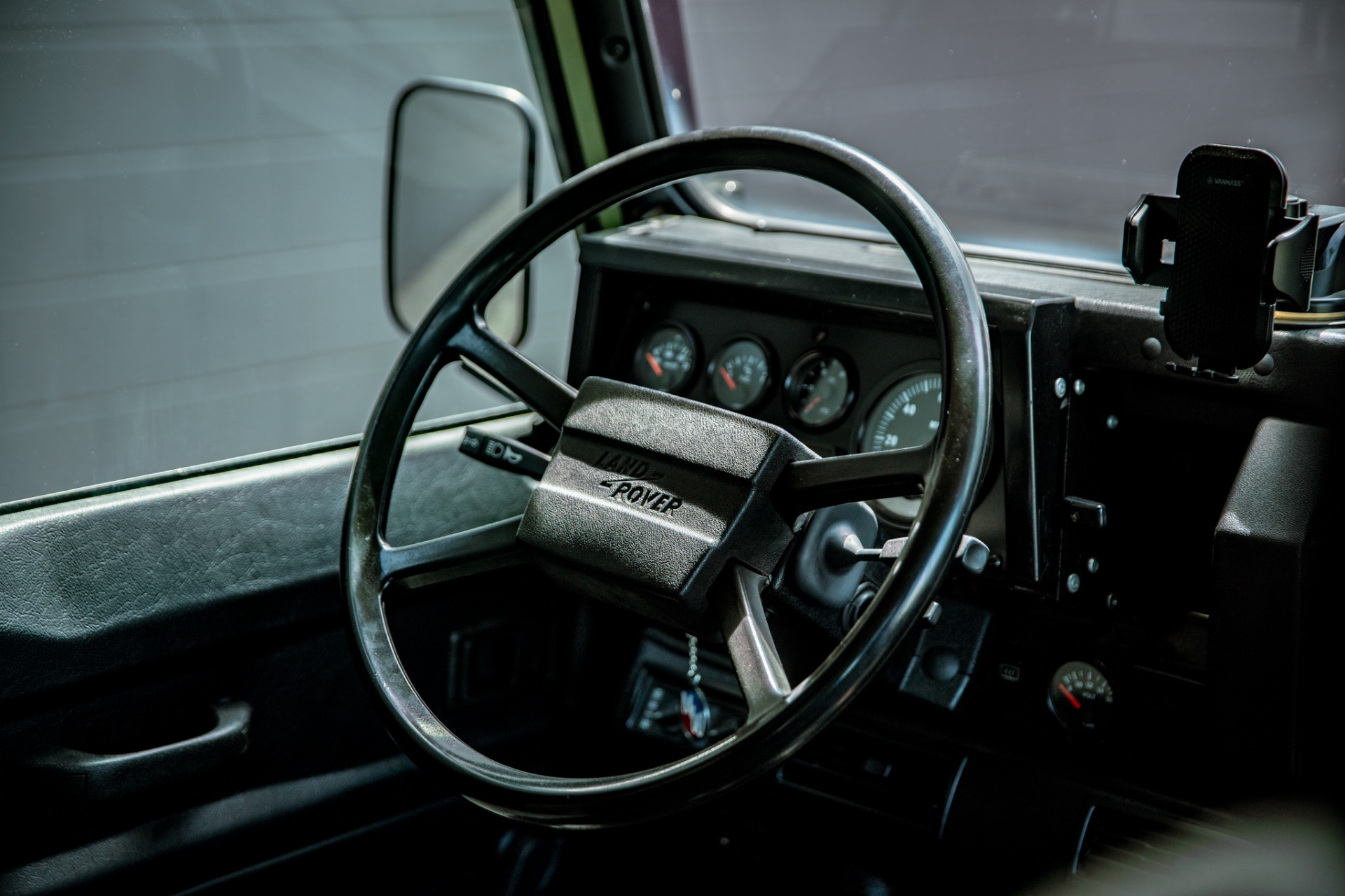 Land-rover-Defender-1986-Green-Black-12