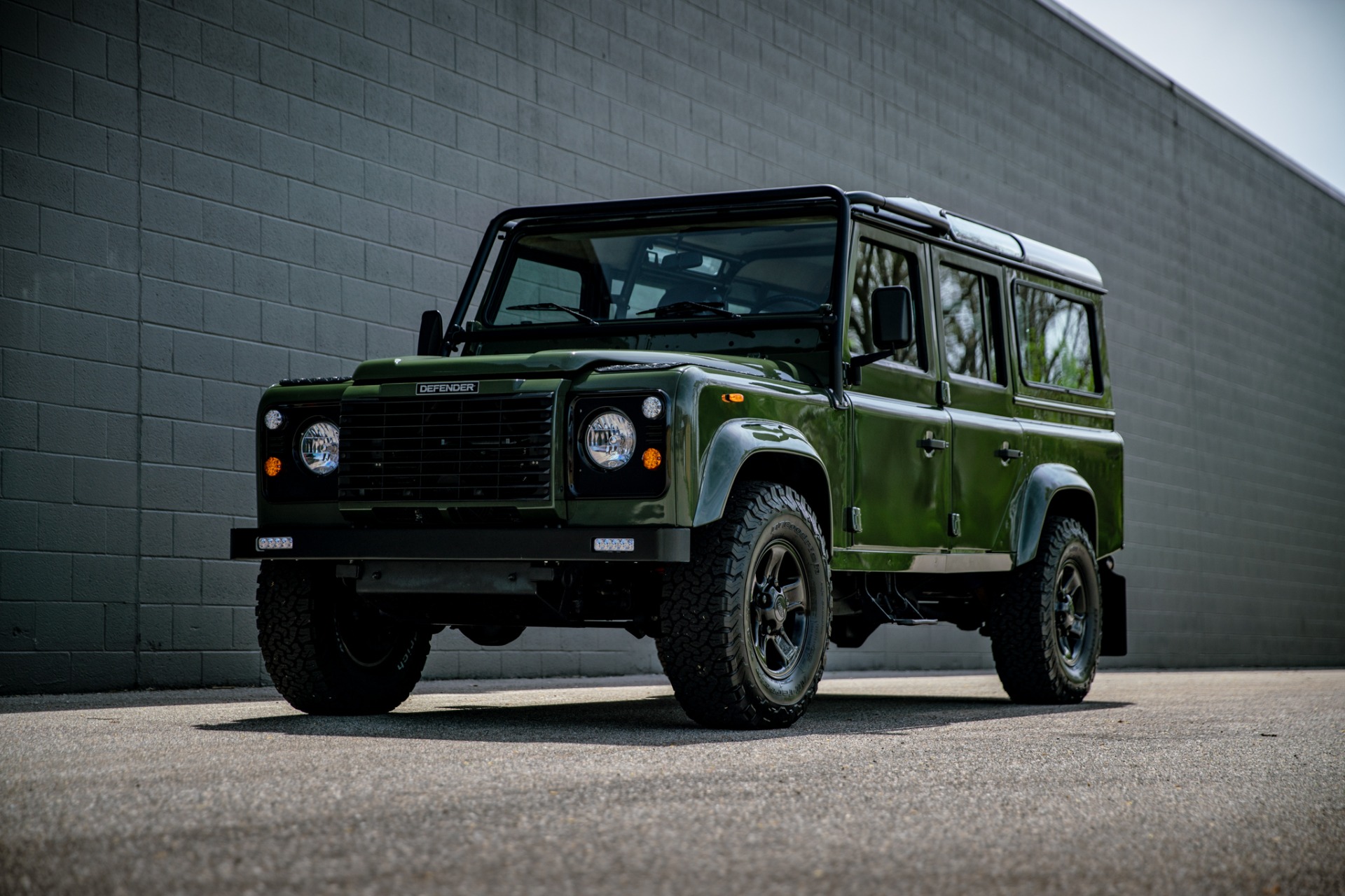 Land-rover-Defender-1986-Green-Black-16
