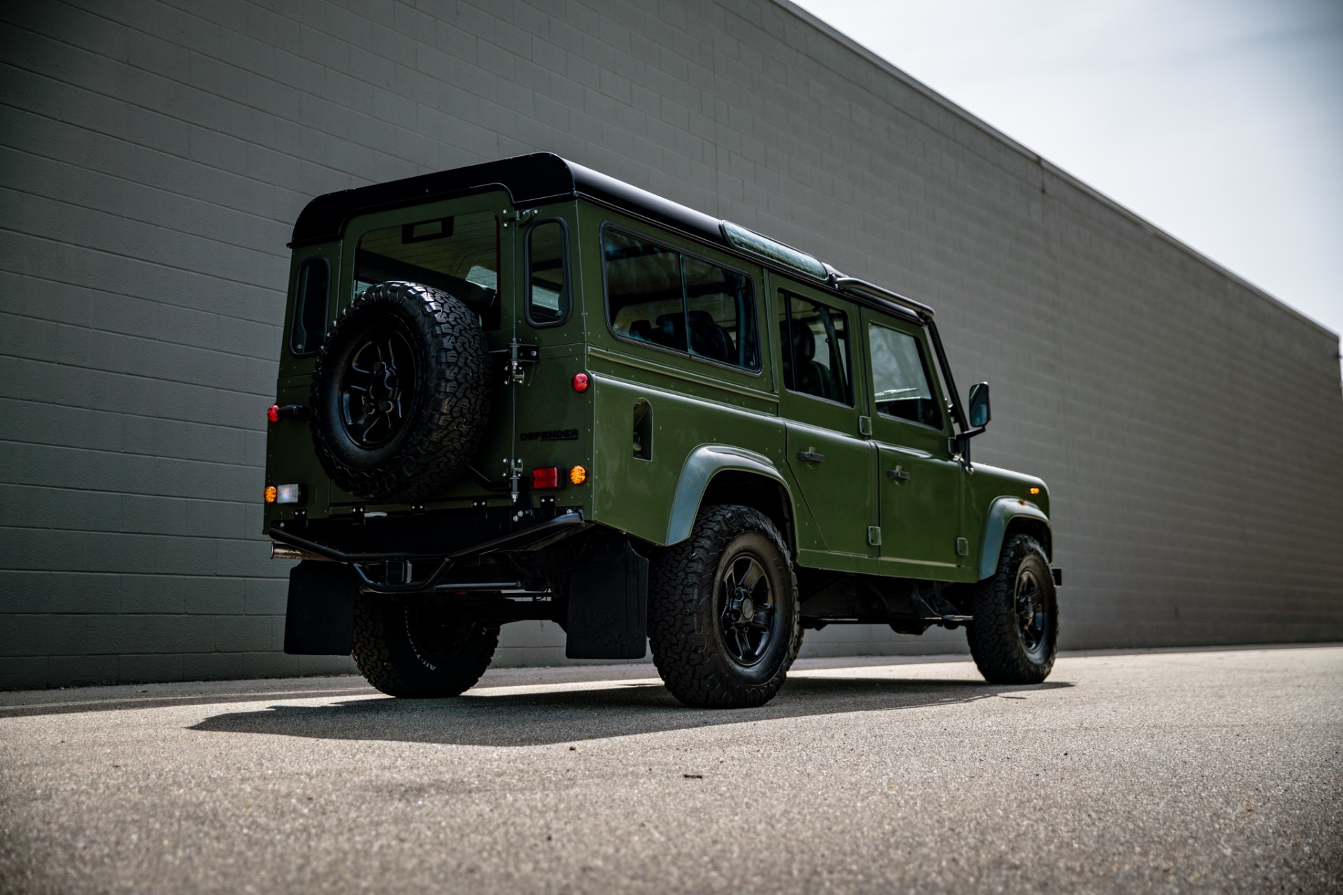 Land-rover-Defender-1986-Green-Black-17