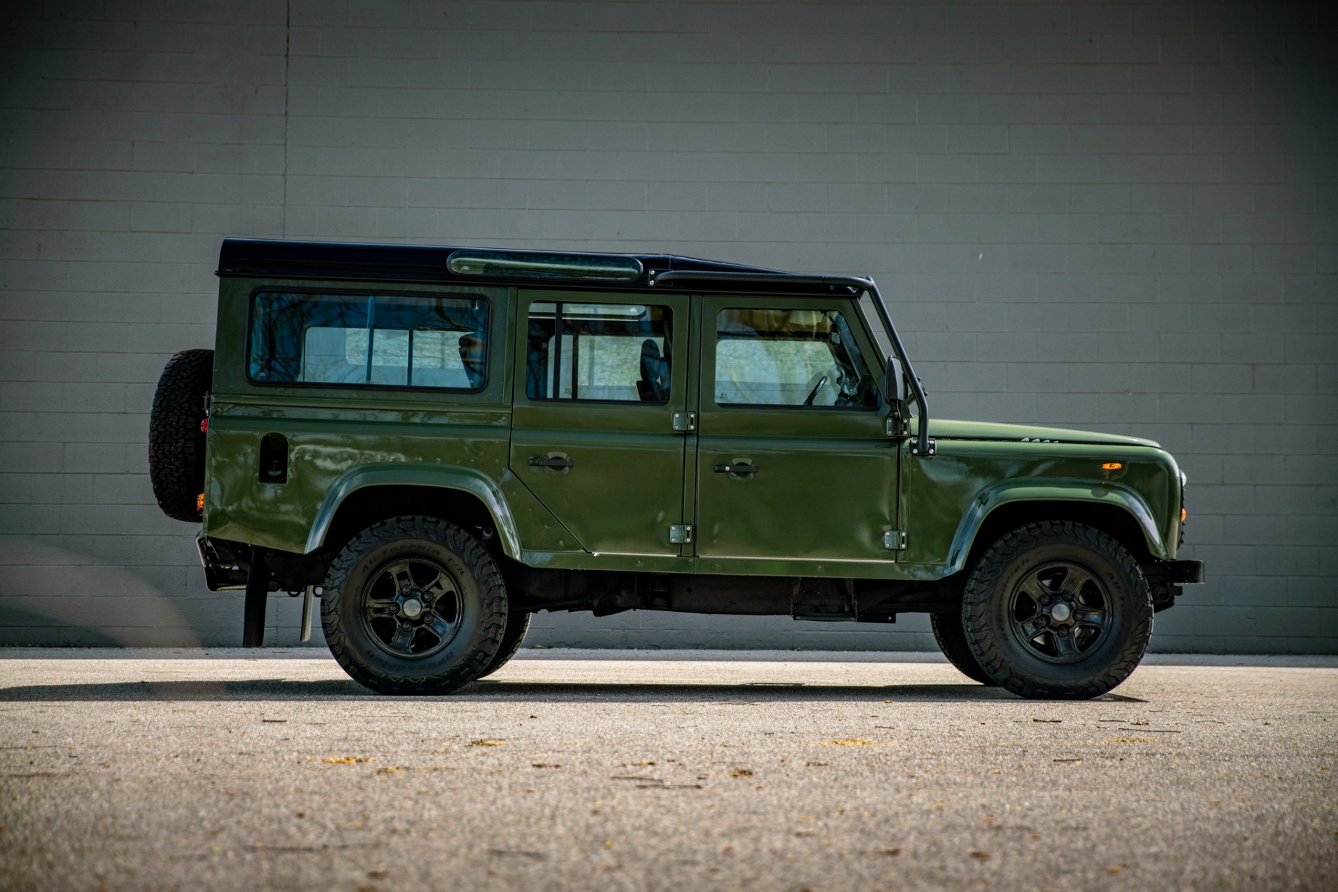 Land-rover-Defender-1986-Green-Black-18